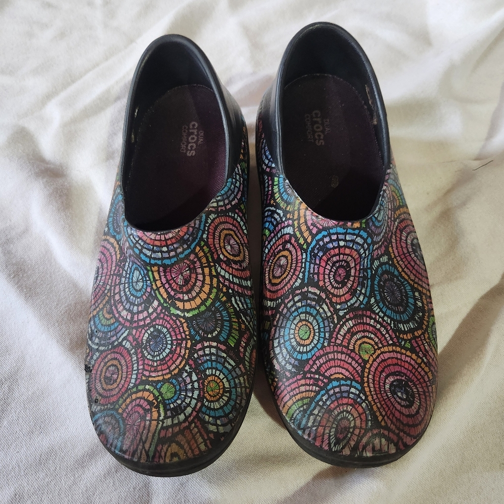Crocs Neria Pro II Graphic Clogs Women’s 8 Slip Resistant Work Shoes Mosaic